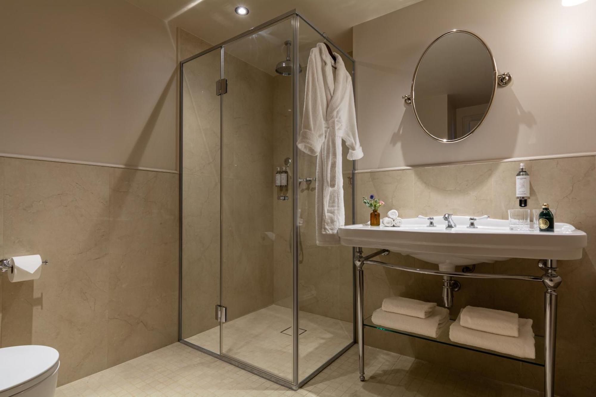 Suite Familiale avec Accès au Spa